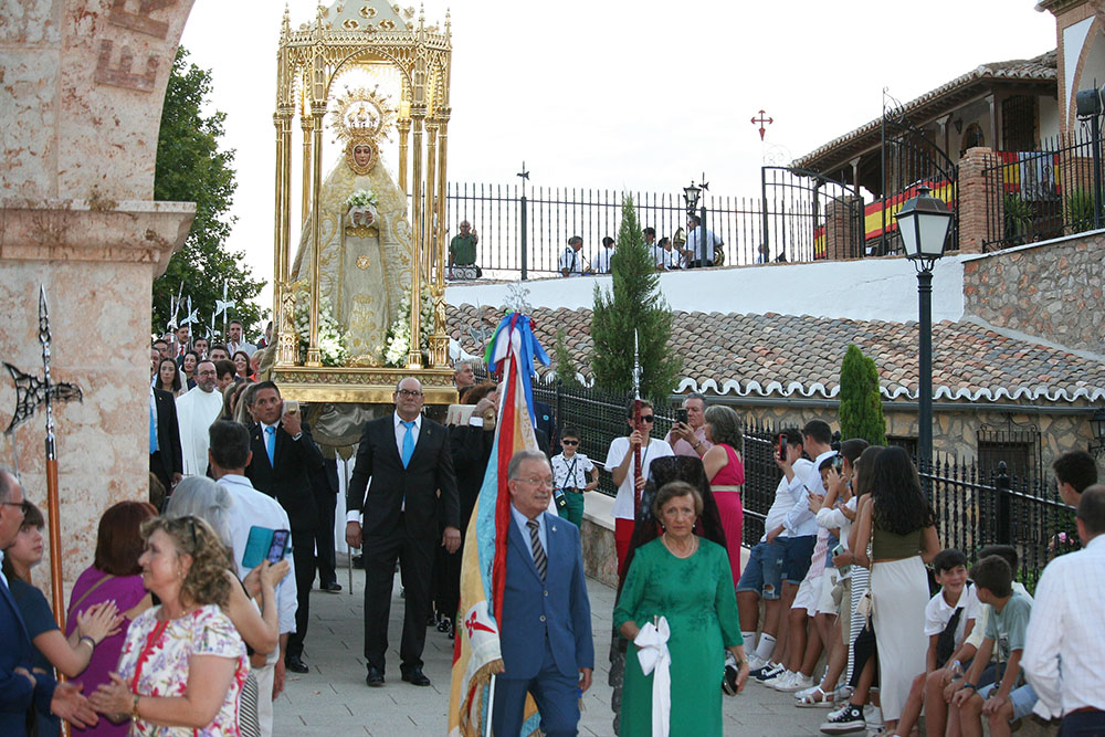 Membrilla arropa en masa a su patrona la Virgen del Espino en su Bajada de la ermita